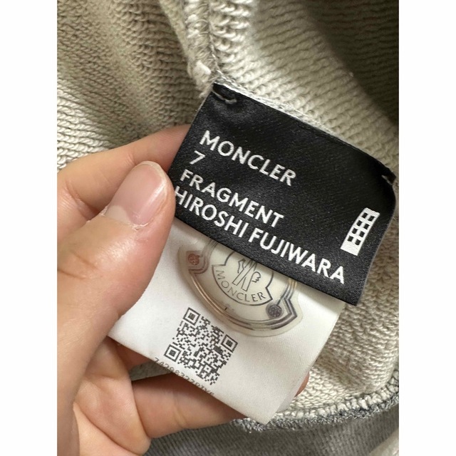 MONCLER(モンクレール)のモンクレール　ジーニアスフラグメントパーカーメンズXL未使用 メンズのトップス(ジャージ)の商品写真