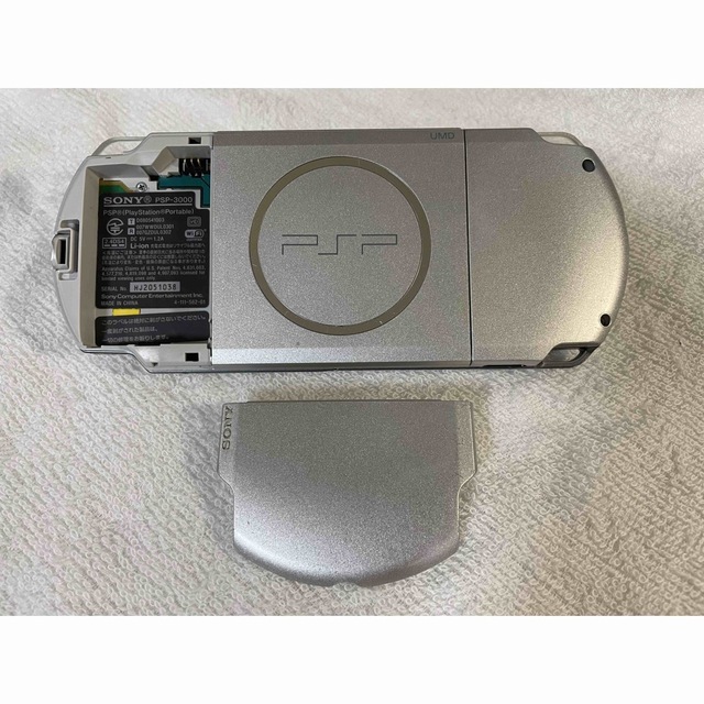 PlayStation Portable(プレイステーションポータブル)の☆動作品☆ PSP-3000  ミスティックシルバー エンタメ/ホビーのゲームソフト/ゲーム機本体(携帯用ゲーム機本体)の商品写真