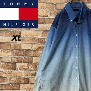 トミーヒルフィガー(TOMMY HILFIGER)のトミーヒルフィガー　長袖ボタンダウンシャツ　刺繍ロゴ　ブルー　グラデーションXL(シャツ)
