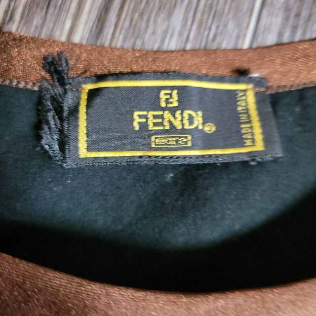 FENDI　ロゴ　バイカラー　Tシャツ　お洒落　サテン　トレーナー　パンツに