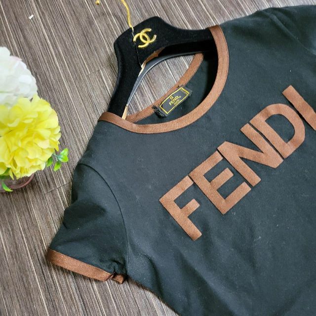 FENDI　ロゴ　バイカラー　Tシャツ　お洒落　サテン　トレーナー　パンツに