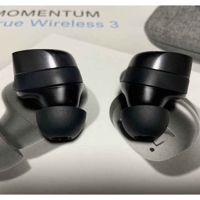 SENNHEISER(ゼンハイザー)のゼンハイザー MOMENTUM True Wireless 3 グラファイト スマホ/家電/カメラのオーディオ機器(ヘッドフォン/イヤフォン)の商品写真