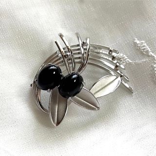 ヴィンテージブローチ オニキス 黒水晶 ブラッククォーツ リボン シルバー