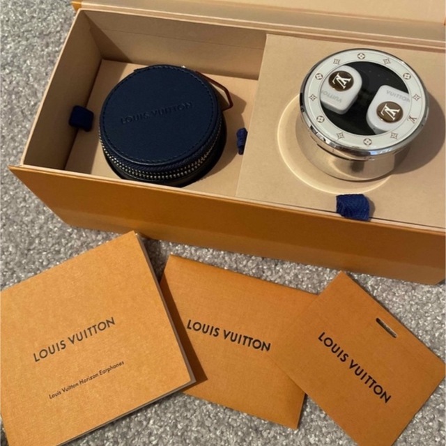 LOUIS VUITTON(ルイヴィトン)のヴィトンイヤホン スマホ/家電/カメラのオーディオ機器(ヘッドフォン/イヤフォン)の商品写真