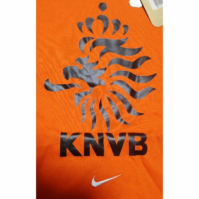 NIKE(ナイキ)のナイキ　オランダ代表モデルTシャツ　サイズ：M　未着用・購入時タグ付き スポーツ/アウトドアのサッカー/フットサル(ウェア)の商品写真