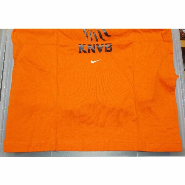 NIKE(ナイキ)のナイキ　オランダ代表モデルTシャツ　サイズ：M　未着用・購入時タグ付き スポーツ/アウトドアのサッカー/フットサル(ウェア)の商品写真