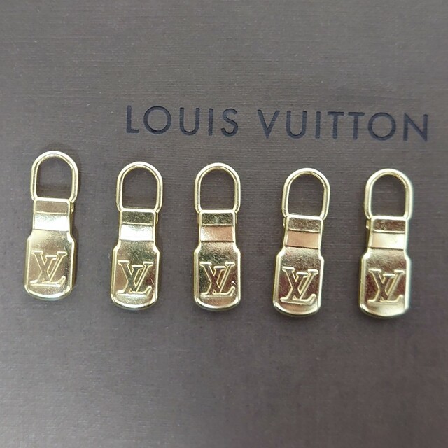 LOUIS VUITTON(ルイヴィトン)の【新品未使用・バラ売りＯＫ✨】 LOUISVUITTON　プル　引手　ファスナー レディースのファッション小物(財布)の商品写真