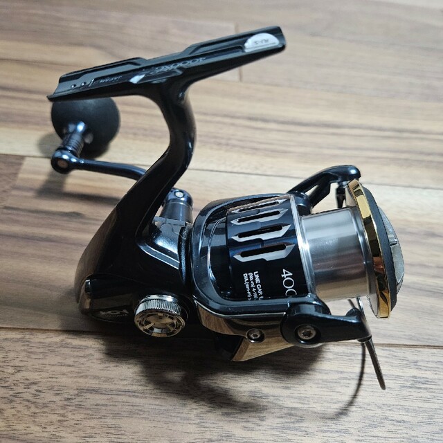 SHIMANO(シマノ)のシマノ　17ツインパワーXD4000XG　中古 スポーツ/アウトドアのフィッシング(リール)の商品写真