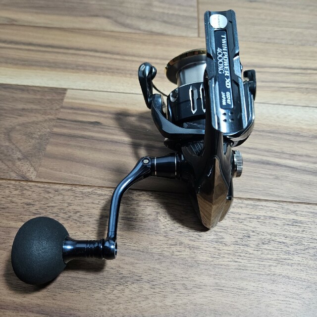 SHIMANO(シマノ)のシマノ　17ツインパワーXD4000XG　中古 スポーツ/アウトドアのフィッシング(リール)の商品写真