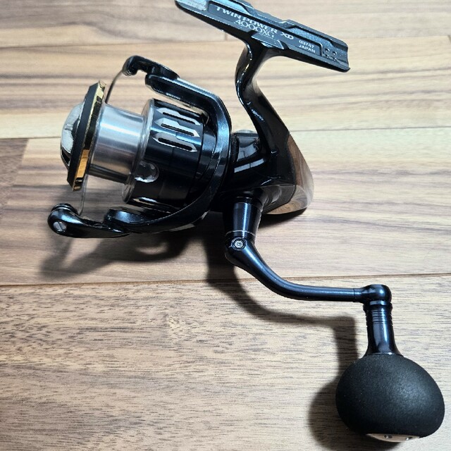 SHIMANO(シマノ)のシマノ　17ツインパワーXD4000XG　中古 スポーツ/アウトドアのフィッシング(リール)の商品写真