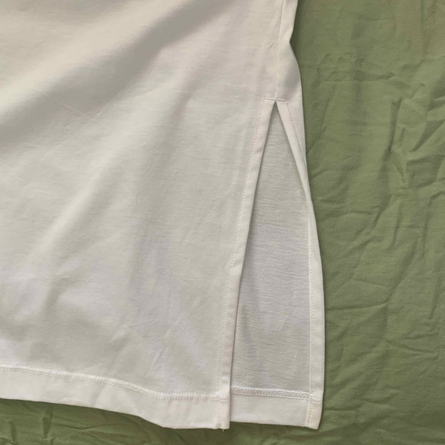UNIQLO(ユニクロ)のユニクロ　白　ホワイト　Tシャツワンピース　サイズM レディースのワンピース(ロングワンピース/マキシワンピース)の商品写真