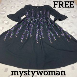 ミスティウーマン(mysty woman)のお値下げ不可　美品　mystywoman 黒　ロングワンピース紫のお花沢山♡ (ロングワンピース/マキシワンピース)