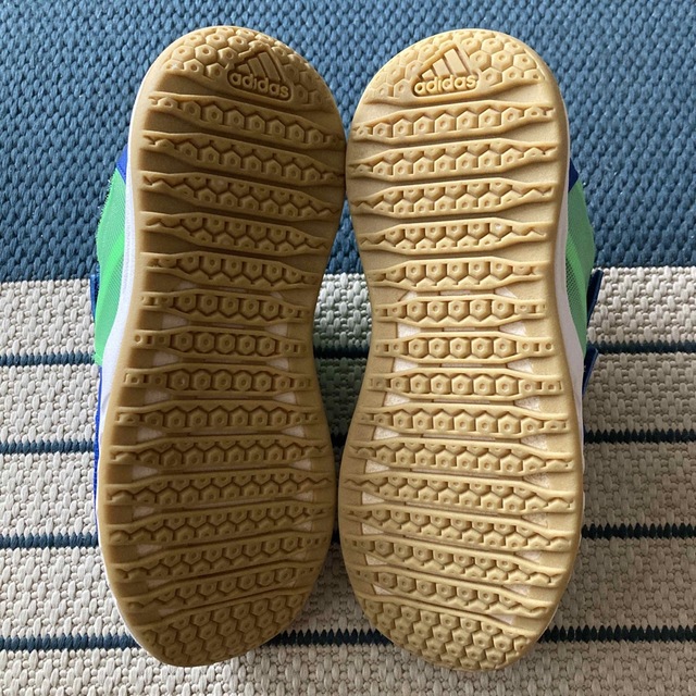 adidas(アディダス)のアディダス　スニーカー　子供用　20cm キッズ/ベビー/マタニティのキッズ靴/シューズ(15cm~)(スニーカー)の商品写真