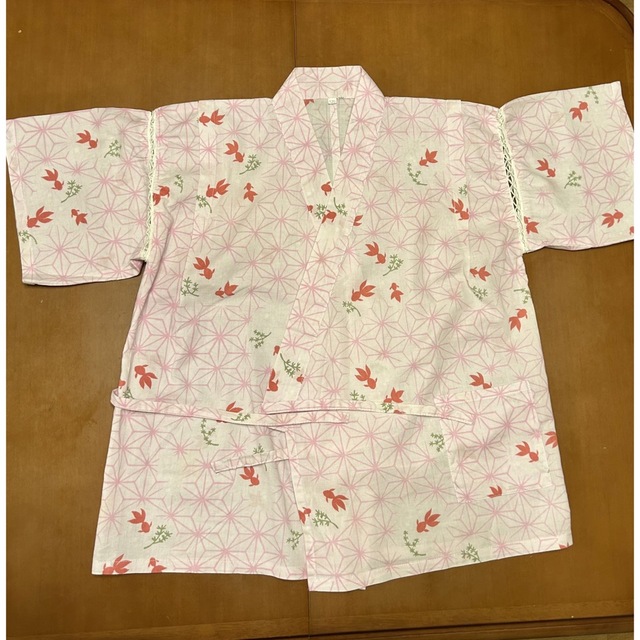 甚平　上下　サイズ120  金魚柄　綿100%  キッズ/ベビー/マタニティのキッズ服女の子用(90cm~)(甚平/浴衣)の商品写真