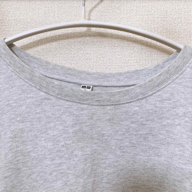 UNIQLO(ユニクロ)のUNIQLO ライトグレーTシャツ レディースのトップス(Tシャツ(半袖/袖なし))の商品写真