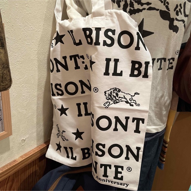 IL BISONTE(イルビゾンテ)のイルビゾンテ　45周年記念　ノベルティ　巾着 レディースのバッグ(トートバッグ)の商品写真