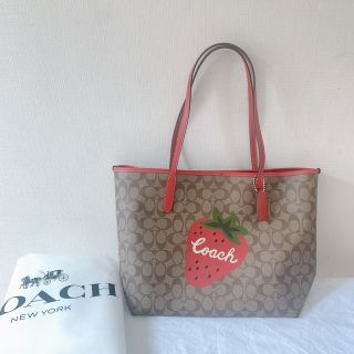 コーチ(COACH)のCOACH コーチ いちご柄が可愛いトートバッグ♪(ショルダーバッグ)