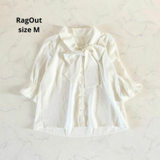 アベイル(Avail)の【新品】Mサイズ RagOut サテンブラウス リボン きれいめ オフィスシャツ(シャツ/ブラウス(半袖/袖なし))