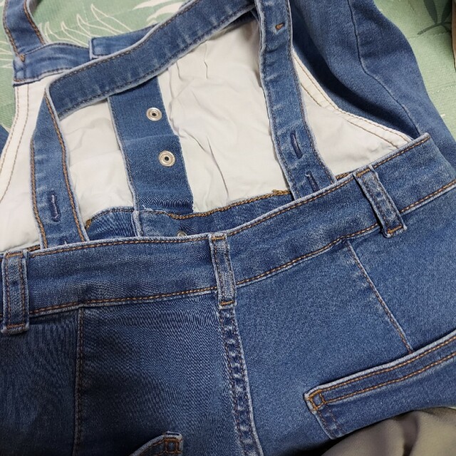 GU(ジーユー)の130 オーバーオール　GU キッズ/ベビー/マタニティのキッズ服女の子用(90cm~)(パンツ/スパッツ)の商品写真