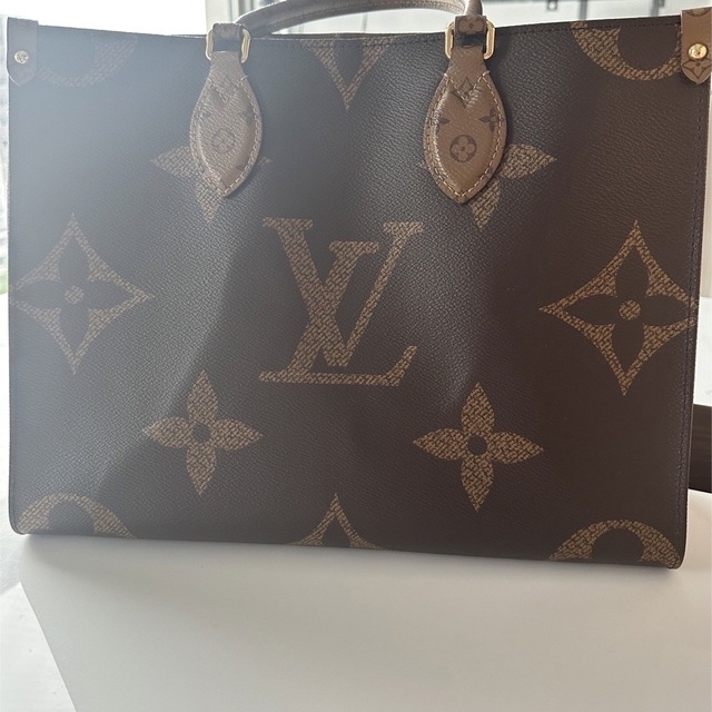 LOUIS VUITTON(ルイヴィトン)のルイヴィトン オンザゴー レディースのバッグ(ハンドバッグ)の商品写真