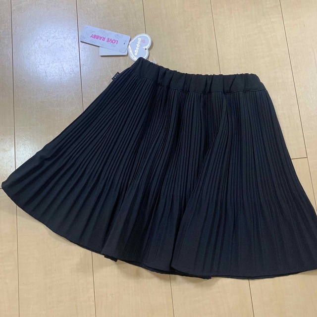 黒のスカート（新品）150㎝ キッズ/ベビー/マタニティのキッズ服女の子用(90cm~)(スカート)の商品写真