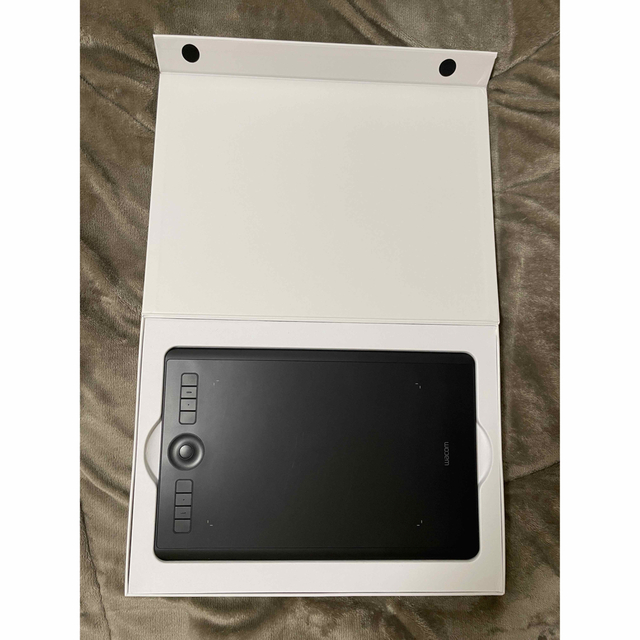 Wacom(ワコム)のWacom Intuos pro medium ペンタブレット スマホ/家電/カメラのPC/タブレット(PC周辺機器)の商品写真