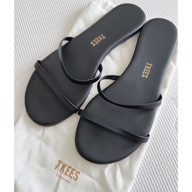 TKEES(ティキーズ)の【2回のみ着用】TKEES Gemma サンダル 37 ブラック レディースの靴/シューズ(サンダル)の商品写真