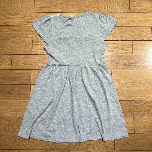 GU(ジーユー)のキッズワンピース　120 キッズ/ベビー/マタニティのキッズ服女の子用(90cm~)(ワンピース)の商品写真