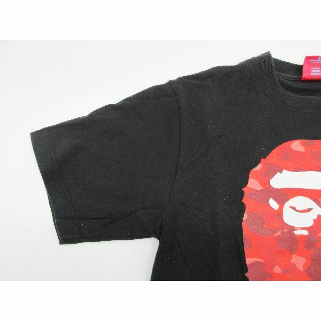 A BATHING APE(アベイシングエイプ)の[U5705]アベイシングエイプ ビッグロゴ 赤黒 Sサイズ メンズのトップス(Tシャツ/カットソー(半袖/袖なし))の商品写真