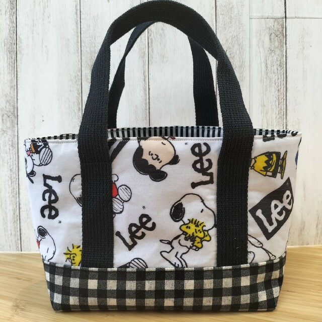 SNOOPY(スヌーピー)のSNOOPY　Lee　巾着トートバッグ　お散歩バッグ　ジムバッグ ハンドメイドのファッション小物(バッグ)の商品写真