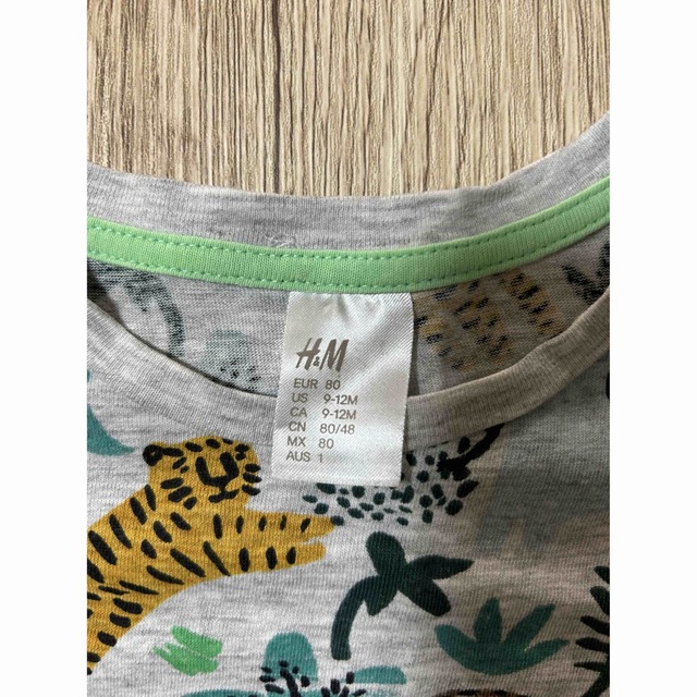 H&H(エイチアンドエイチ)のh&m  Tシャツ  80サイズ  キッズ/ベビー/マタニティのベビー服(~85cm)(Ｔシャツ)の商品写真