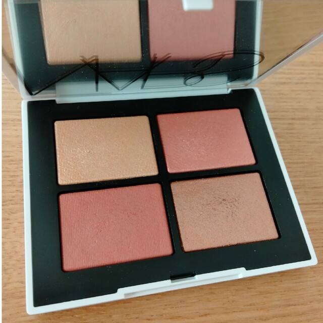 NARS　ライトリフレクティング　クワッドアイシャドー03176