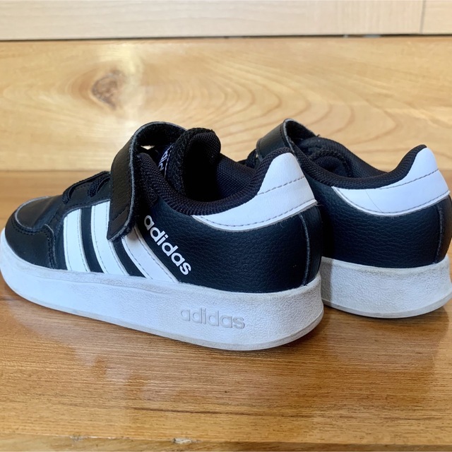 adidas(アディダス)のadidas スニーカー　17cm キッズ/ベビー/マタニティのキッズ靴/シューズ(15cm~)(スニーカー)の商品写真