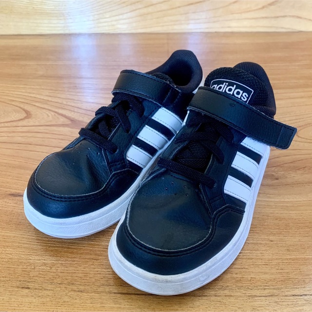 adidas(アディダス)のadidas スニーカー　17cm キッズ/ベビー/マタニティのキッズ靴/シューズ(15cm~)(スニーカー)の商品写真