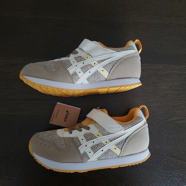 asics(アシックス)の【新品】ASICS スクスク ミクト MINI MC 茶 黄 19.5 キッズ/ベビー/マタニティのキッズ靴/シューズ(15cm~)(スニーカー)の商品写真