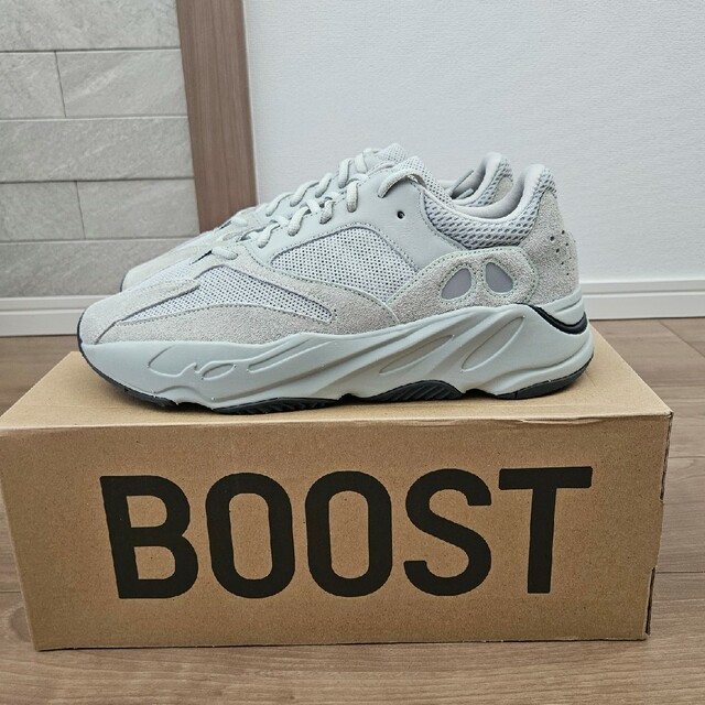 YEEZY BOOST 700 SOLT