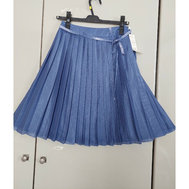 新品　anySis　涼しげなブルーグレー　ひだのスカート