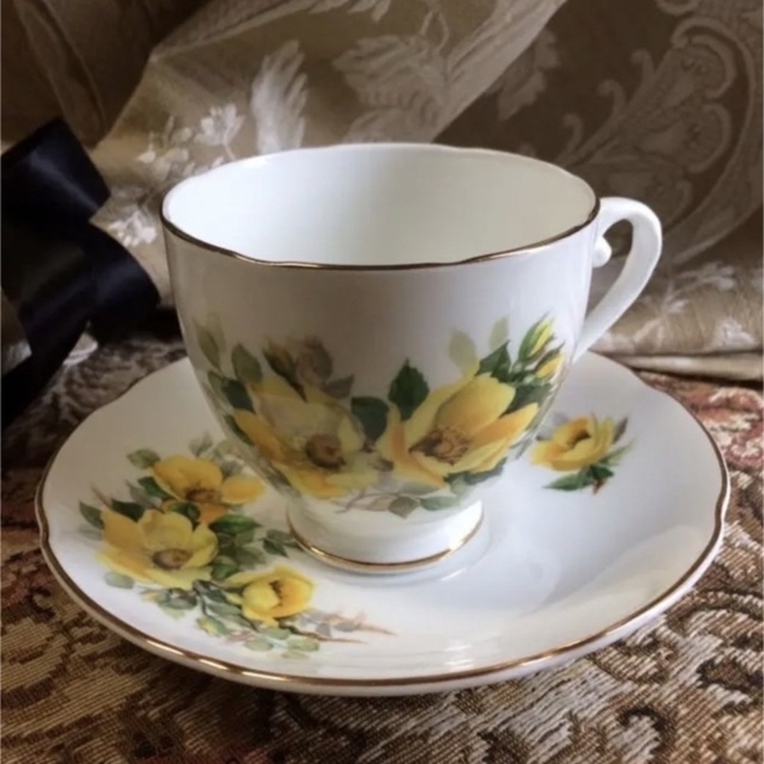 ROYAL ALBERT(ロイヤルアルバート)の英国製 希少　Royalgrafton  カップ&ソーサー　1客 インテリア/住まい/日用品のキッチン/食器(食器)の商品写真