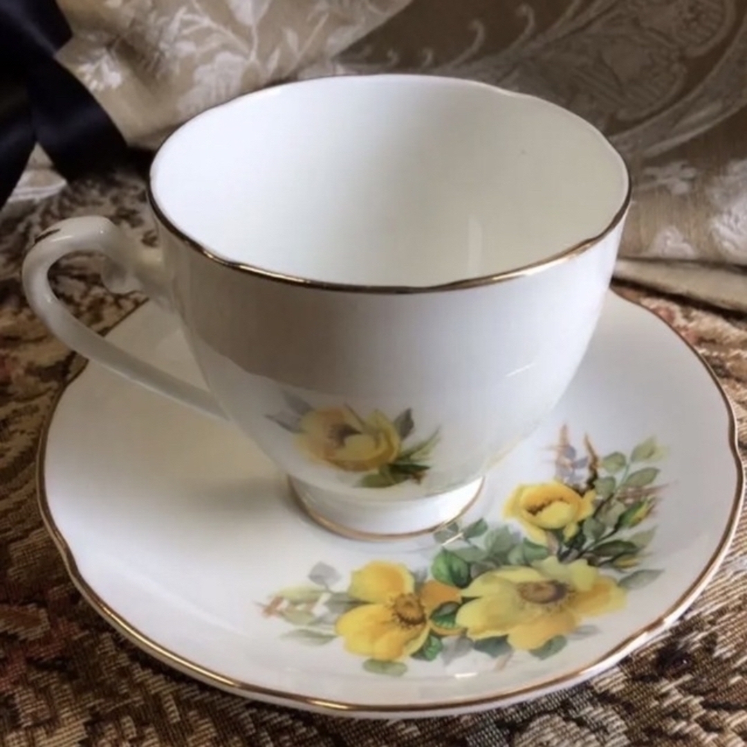 ROYAL ALBERT(ロイヤルアルバート)の英国製 希少　Royalgrafton  カップ&ソーサー　1客 インテリア/住まい/日用品のキッチン/食器(食器)の商品写真