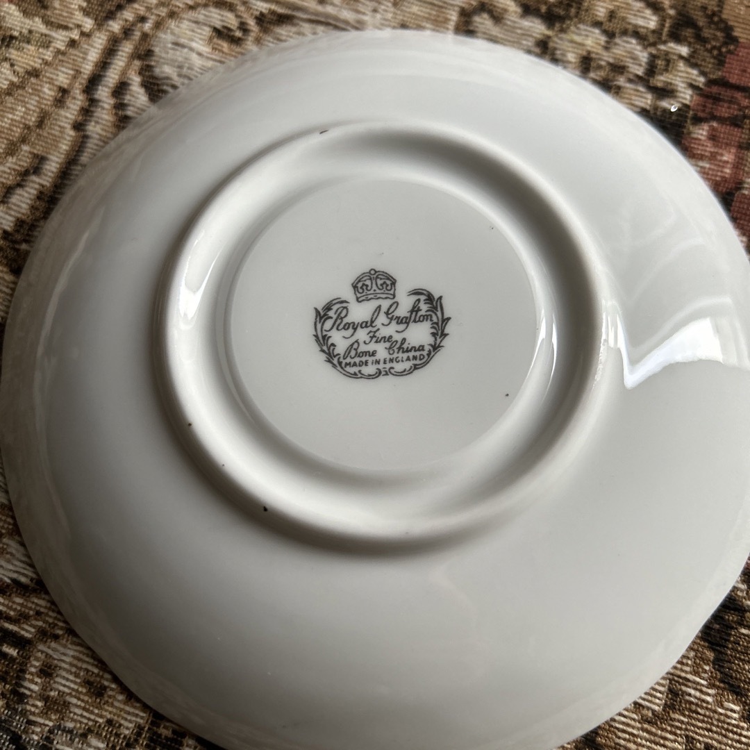 ROYAL ALBERT(ロイヤルアルバート)の英国製 希少　Royalgrafton  カップ&ソーサー　1客 インテリア/住まい/日用品のキッチン/食器(食器)の商品写真