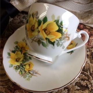 ロイヤルアルバート(ROYAL ALBERT)の英国製 希少　Royalgrafton  カップ&ソーサー　1客(食器)