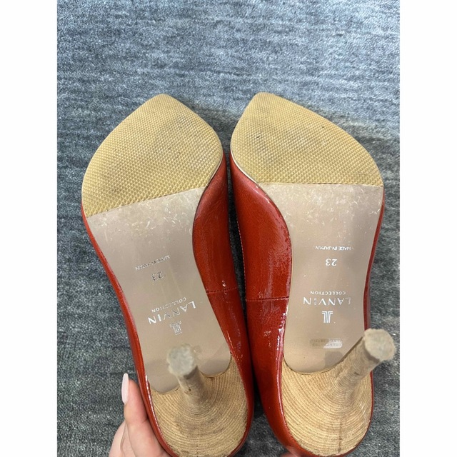 LANVIN COLLECTION(ランバンコレクション)のパンプス　ランバン　赤色エナメル レディースの靴/シューズ(ハイヒール/パンプス)の商品写真