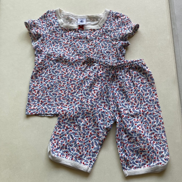 PETIT BATEAU(プチバトー)のプチバトー　パジャマ　2ans/86cm キッズ/ベビー/マタニティのベビー服(~85cm)(パジャマ)の商品写真