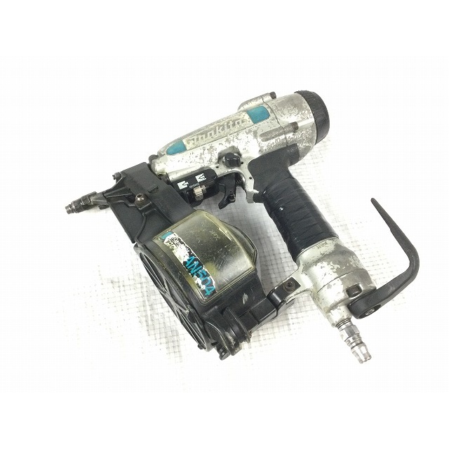 Makita ☆中古品☆makita マキタ 50mm 常圧 エア釘打機 AN504 エア釘打ち機 ロール釘打機 ロール釘打ち機 コイルネイラー  72878の通販 by 工具販売専門店Borderless(ラクマ店)｜マキタならラクマ