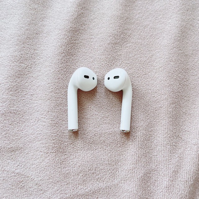 Apple(アップル)の【ジャンク品】Apple AirPods 第1世代  充電ケースなし スマホ/家電/カメラのオーディオ機器(ヘッドフォン/イヤフォン)の商品写真