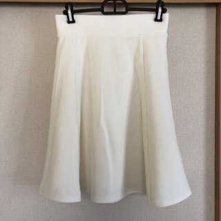 ジーユー(GU)のホワイトスカート(ミニスカート)