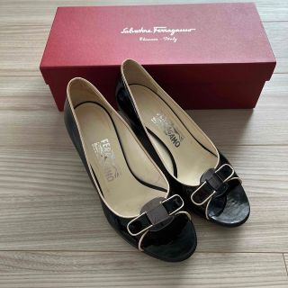 Salvatore Ferragamo - フェラガモ 黒 パンプス 7D の通販 by とまと