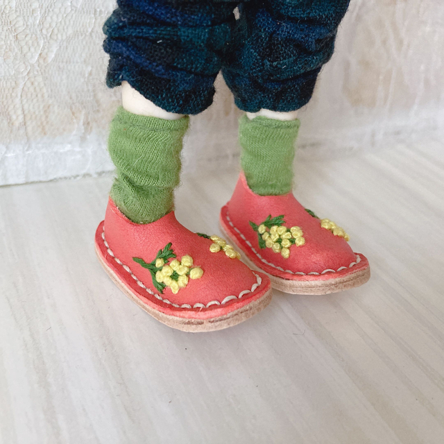 刺繍入りカジュアルスリッポン(サーモンピンク・ミモザ) ハンドメイドのファッション小物(その他)の商品写真
