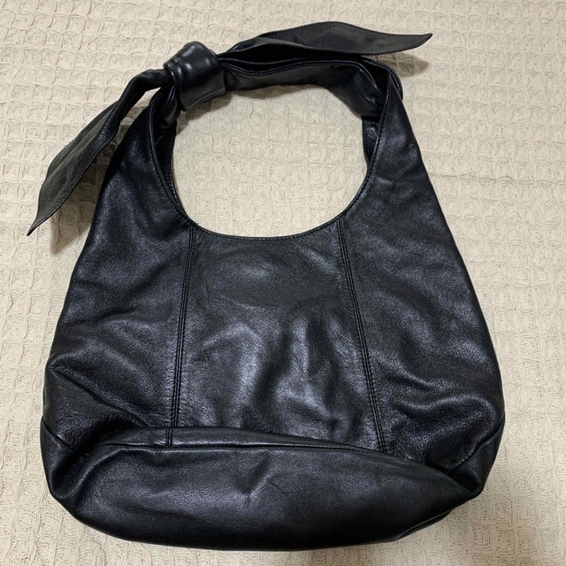Furla(フルラ)のFURLA  フルラ　黒のリボンハンドバッグ レディースのバッグ(ハンドバッグ)の商品写真