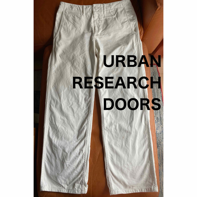 URBAN RESEARCH DOORS(アーバンリサーチドアーズ)のアーバンリサーチドアーズ DOORS ホワイト デニム ストレート ジーンズ レディースのパンツ(デニム/ジーンズ)の商品写真